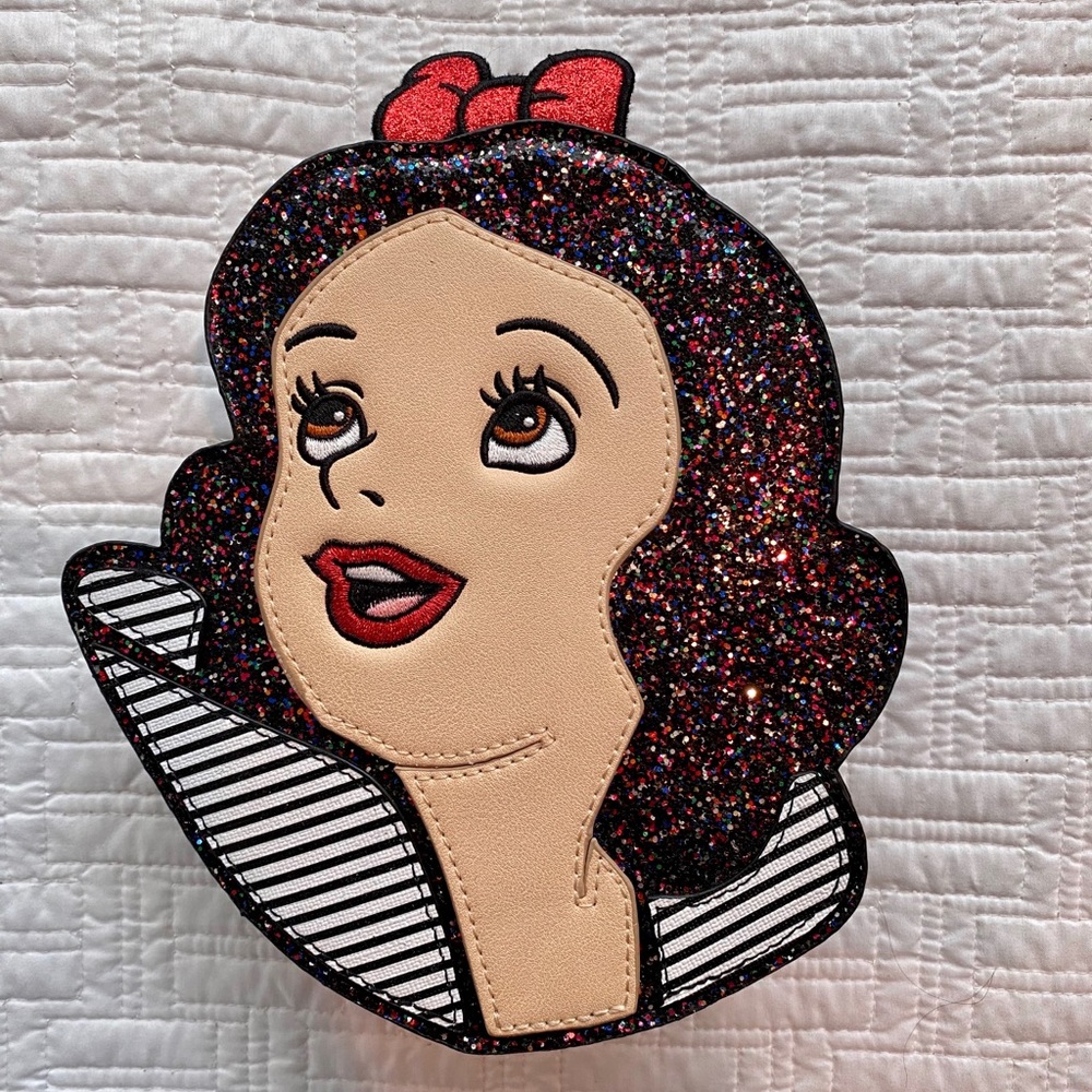 Snow White Danielle Nicole Cross Body